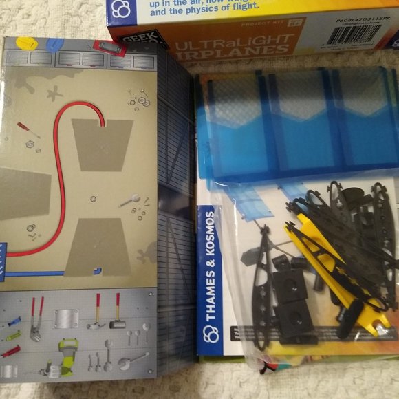 Thames & Kosmos Ultra Light Airplane Kit - Picture 3 of 3